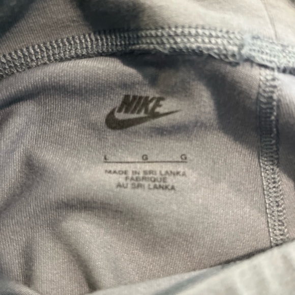 Nike Gray Kids Sweatpants with White Swoosh - Picture 4 of 7